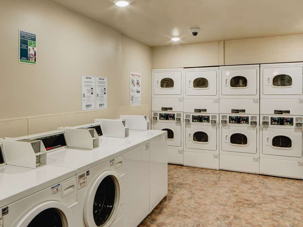 Suburban Studios Watford City 设施 照片