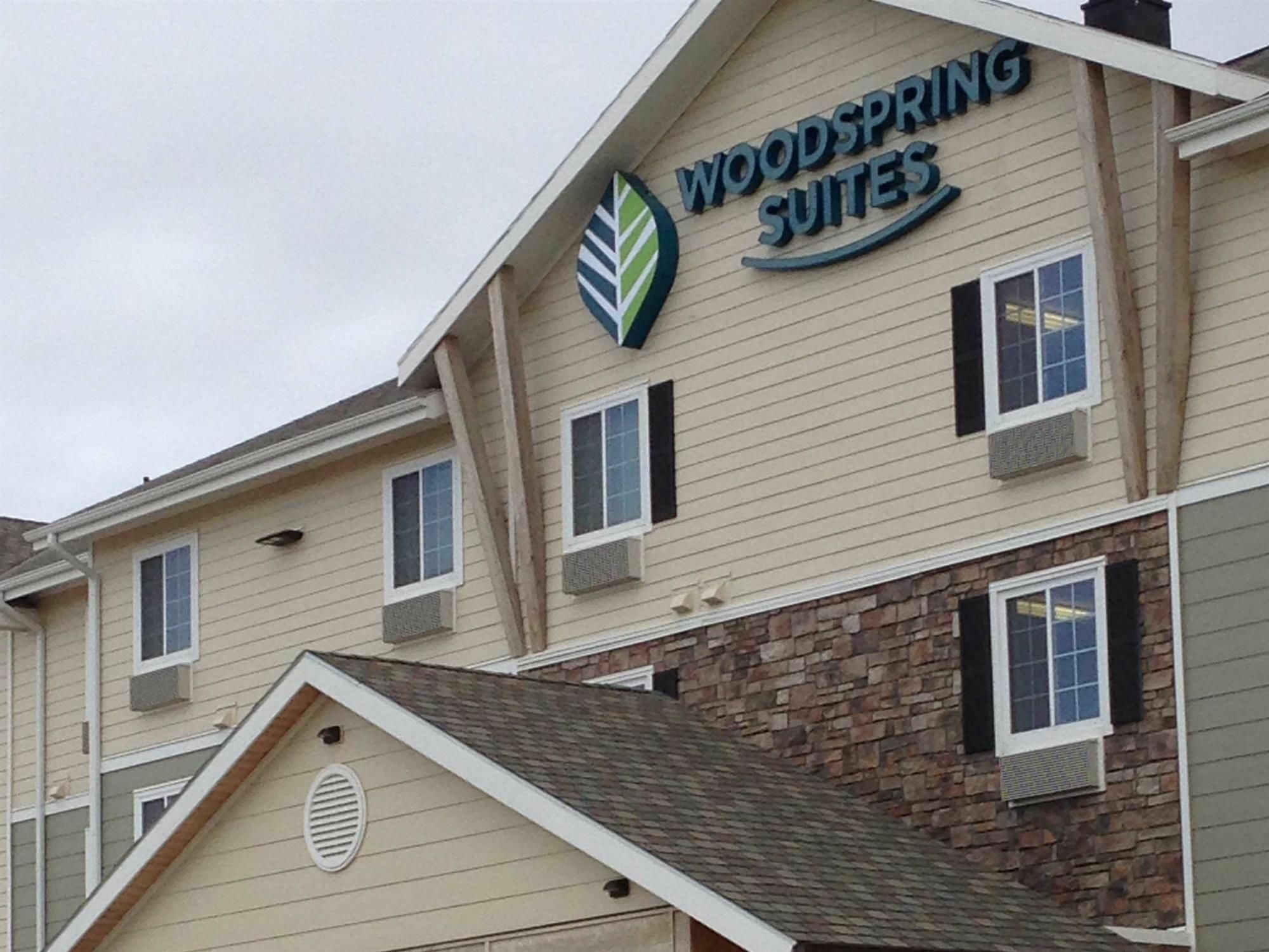 Suburban Studios Watford City 外观 照片